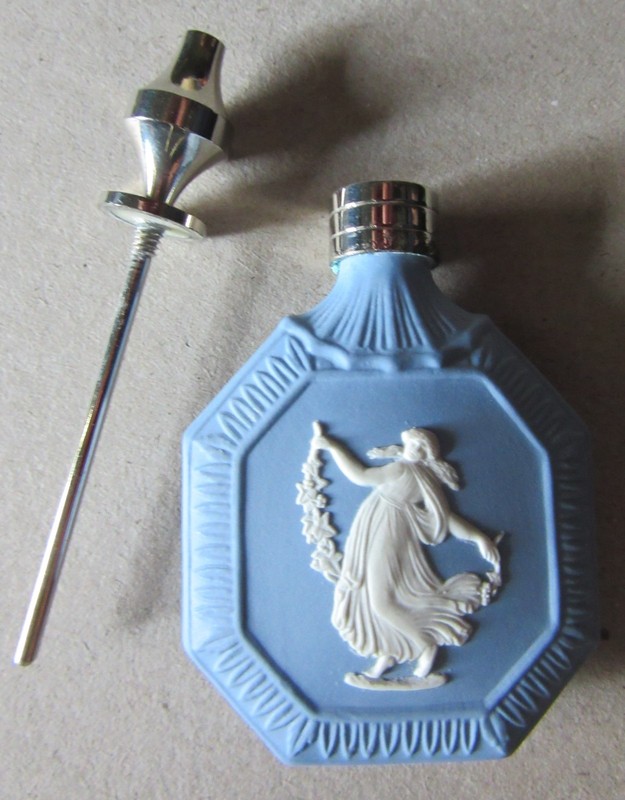Vintage WEDGWOOD Blue Jasperware Perfume Scent Bottle with metal top & dipper