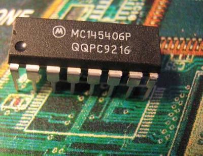 Circuit Intégré Motorola MC10116P - Triple Line Receiver DIP - Composant électronique Neuf