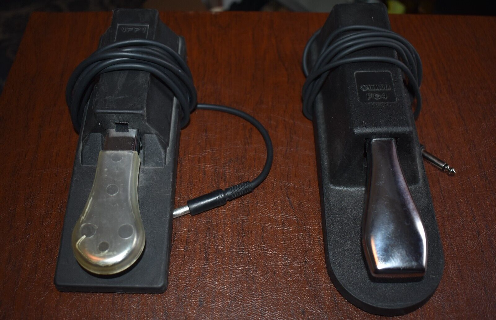 SUSTAIN ELECTRONIC PIANO/KEYBOARD PEDALS YAMAHA FC4 & VFP1 ITALY (E)
