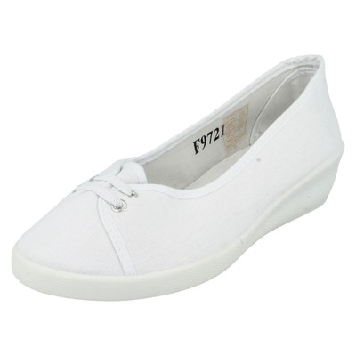 ladies black and white pumps