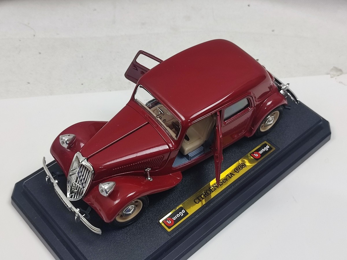 ブラーゴ社シトロエン15cv TAダイキャストメタルモデル　1/24 アイボリー Burago 1/24 1938 Citroen 15cv TA red classic vintage diecast model