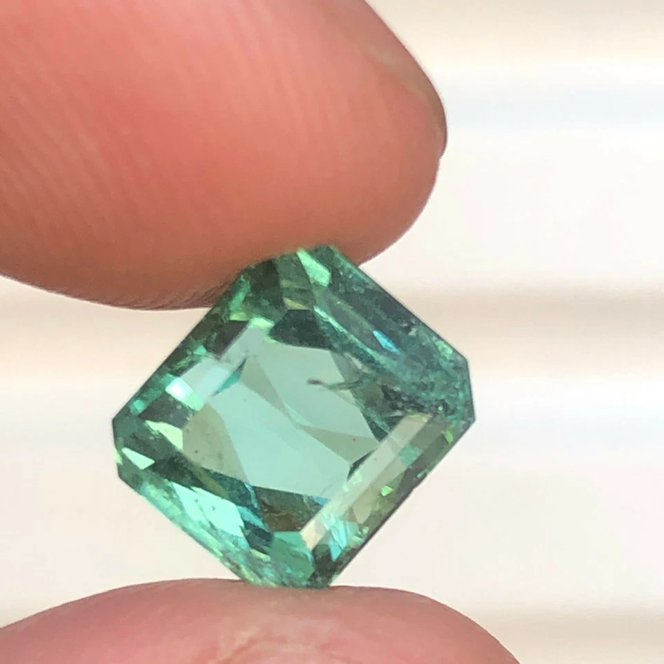 Piedra preciosa suelta turmalina color azul aguamarina corte natural de 3,20 quilates de Afganistán  Foto 3 de 4