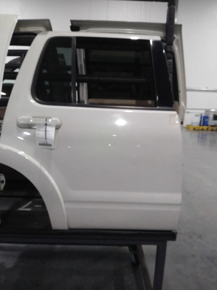 Conjunto de puerta trasera derecha usado lado trasero se adapta a: Ford Explorer 2010 exc. Sport Trac Foto 2 de 4