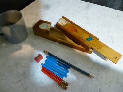 WINNIE THE POOH SCHIEBE FEDERMÄPPCHEN HOLZ MIT ETWAS INHALT VINTAGE