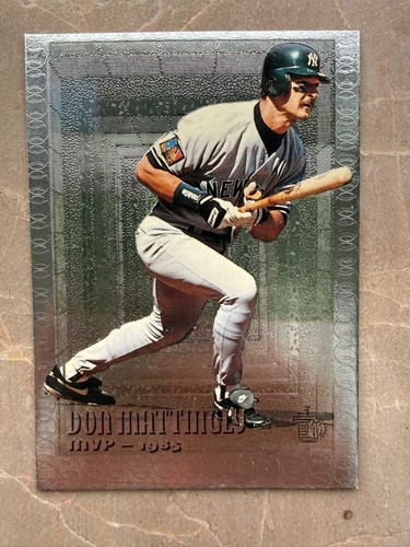 Don Mattingly [Golden Idols] #115 1995 Topps Embossed card