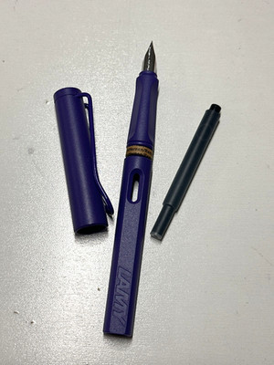LAMY Safari Fountain Pen Violet Medium Nib Black Ink Catridge NO BOX