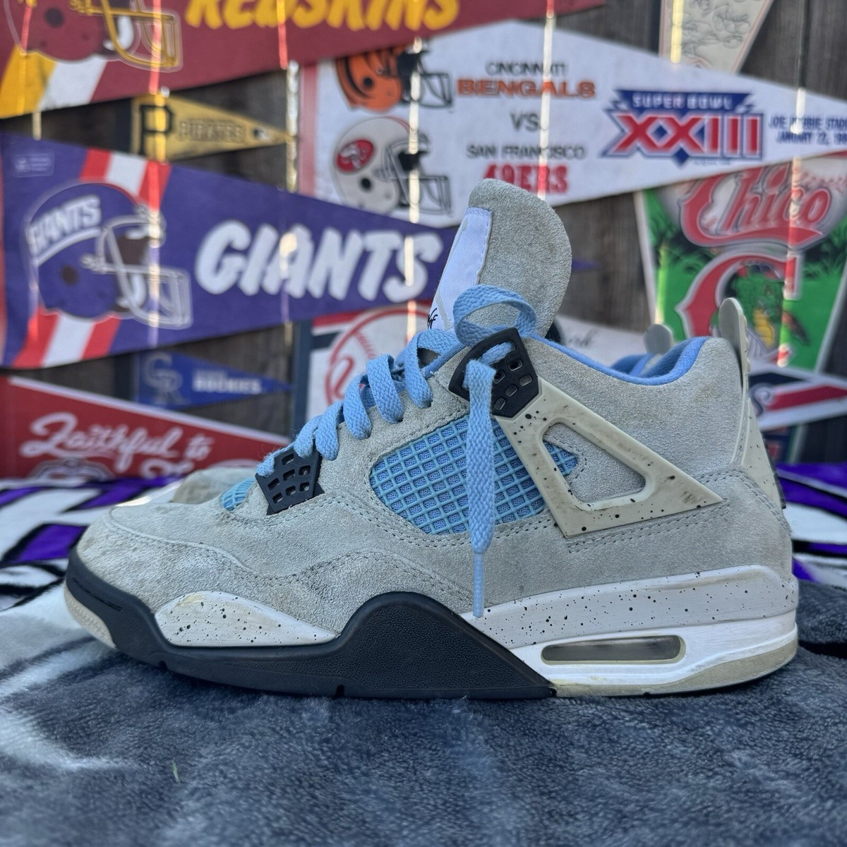 Size 7.5 - Jordan 4 Retro Mid University Blue No Insoles