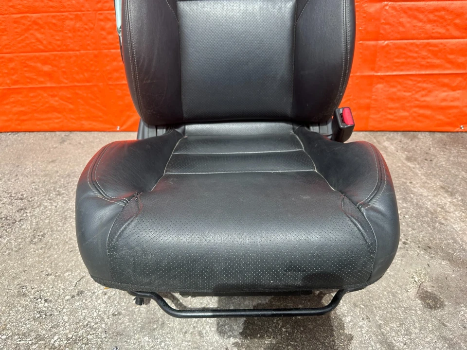 05-06 ACURA RSX - PASSENGER RIGHT - BLACK LEATHER SEAT - OEM FACTORY OE #29 - Image 3 of 4