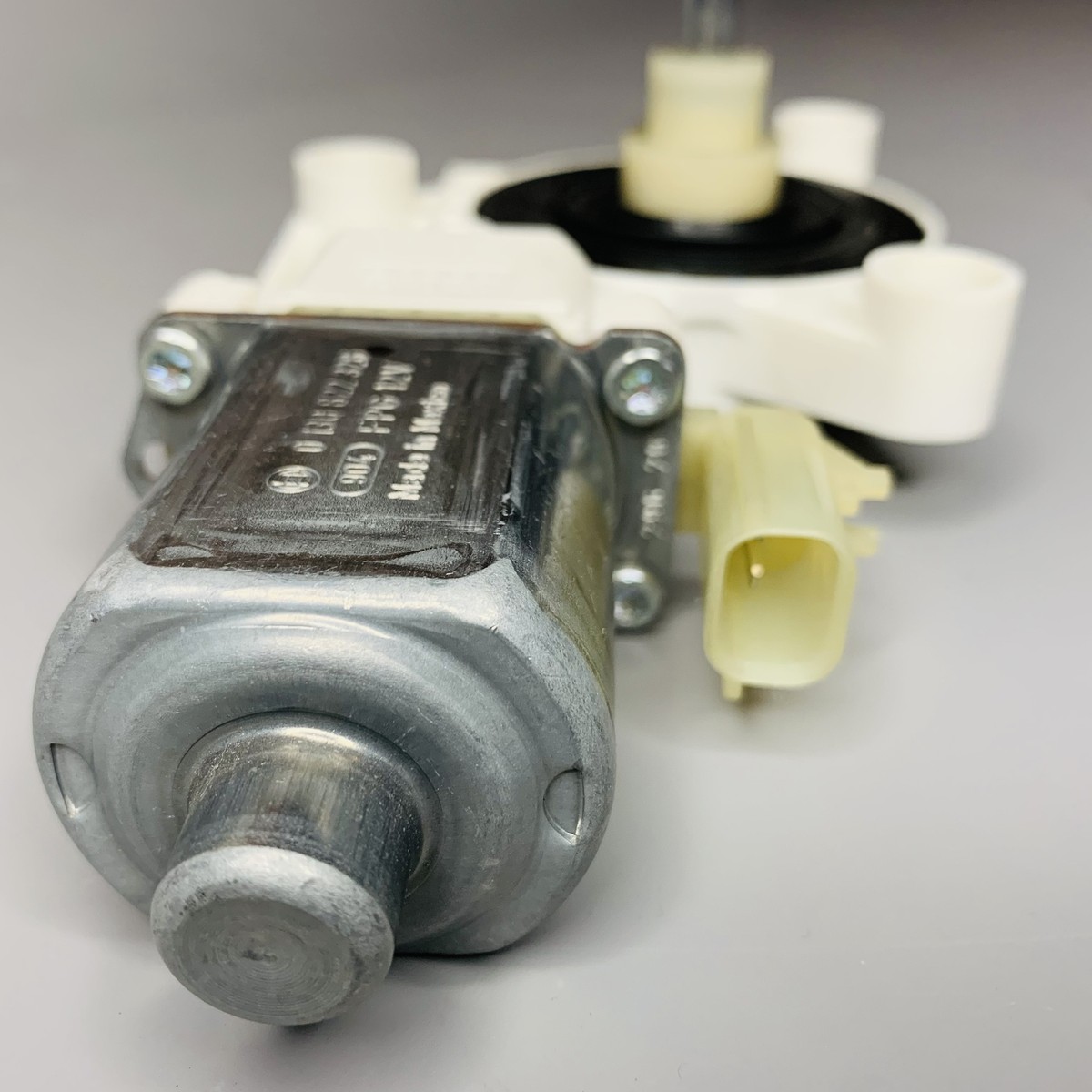 NEW OE Bosch Power Window Motor Front Left 0130822326 For 08-14