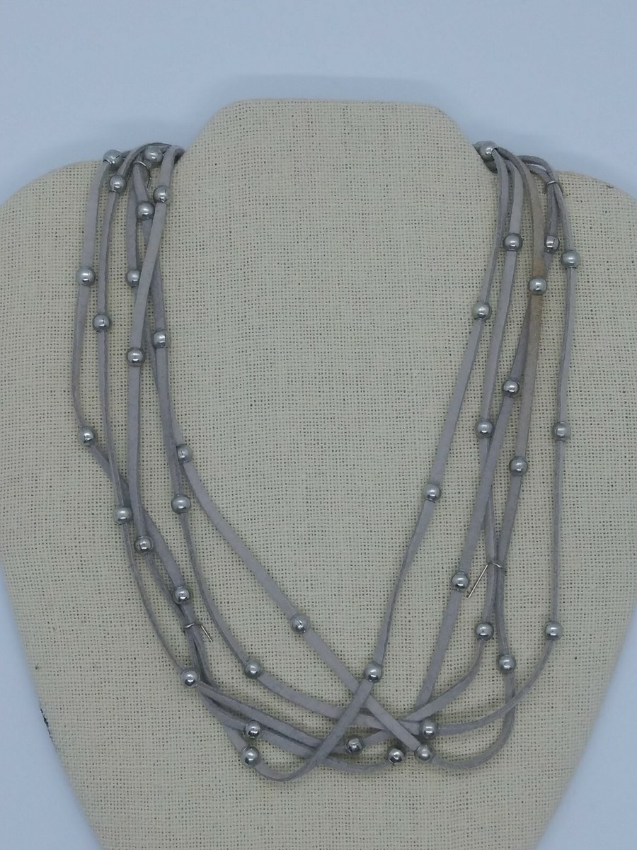 grey dress jewelry Best Accessories for White and Grey Outfits - Nadin Art Design