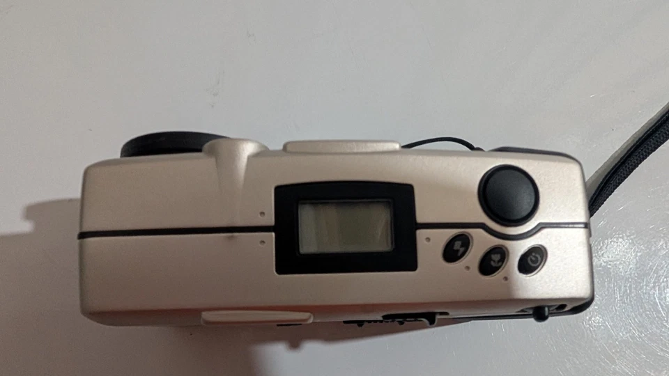 Kodak DC215 Zoom Digital Camera UNTESTED  NO CARD - Image 4 of 4