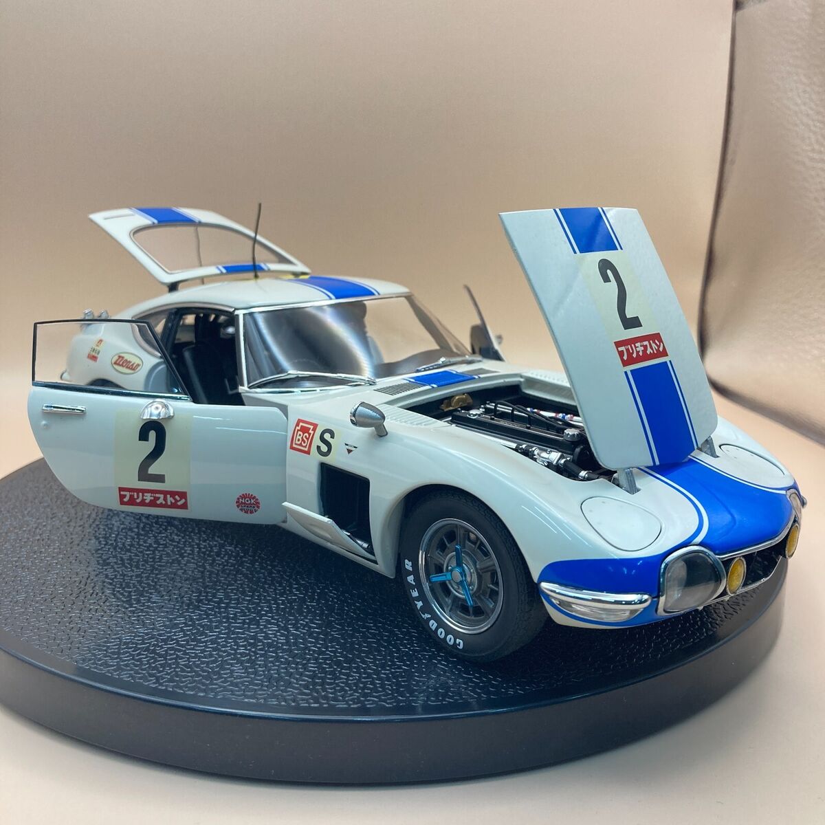 AUTOart 1/18 Toyota 2000GT 24 hrs Fuji Japan 1967 #2 Blue AUTOart 1/18 Toyota 2000GT 24 hrs Fuji Japan 1967 #2 Blue