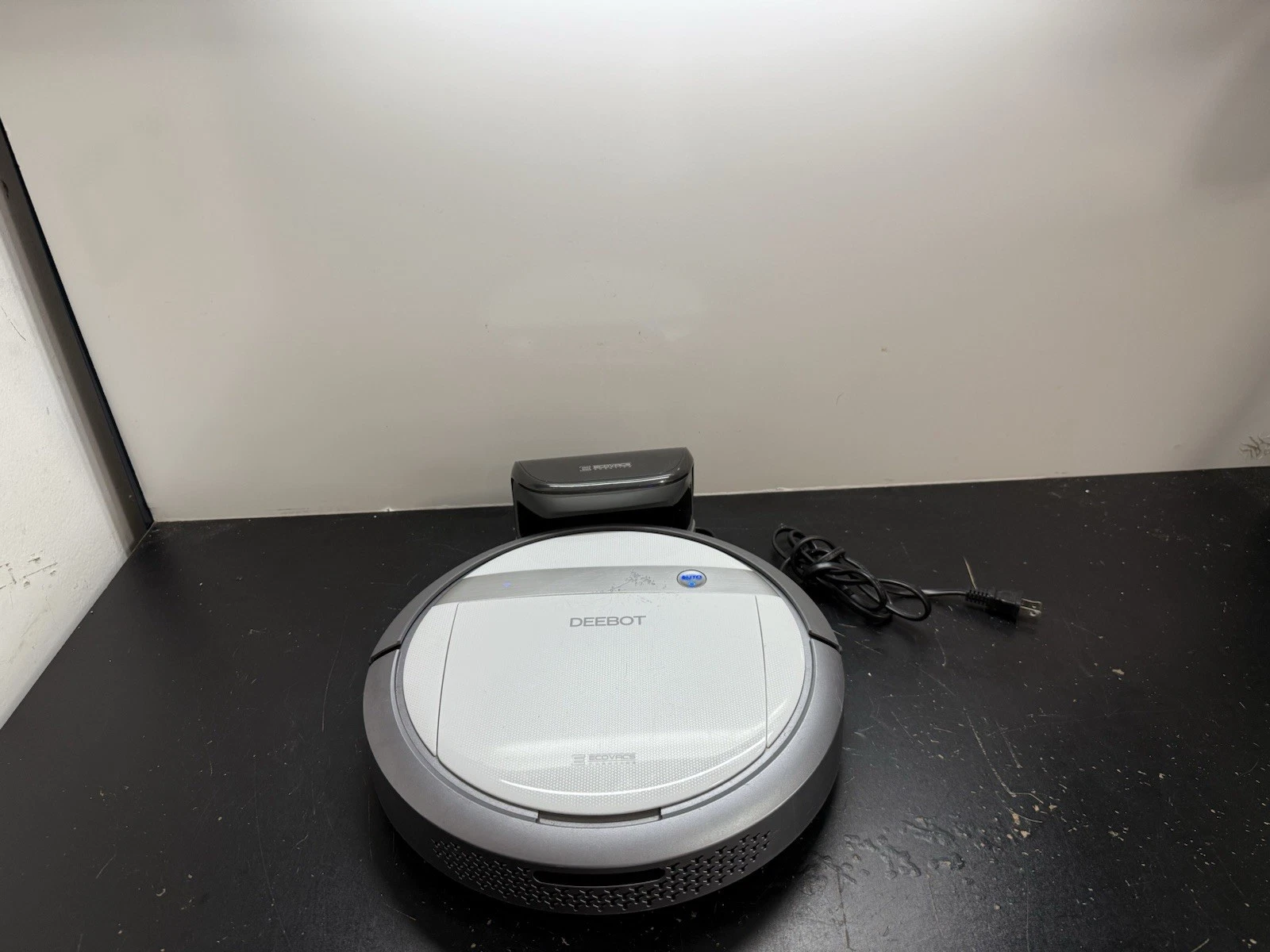 Ecovacs Robotics Vacuum Dm87 With Charger