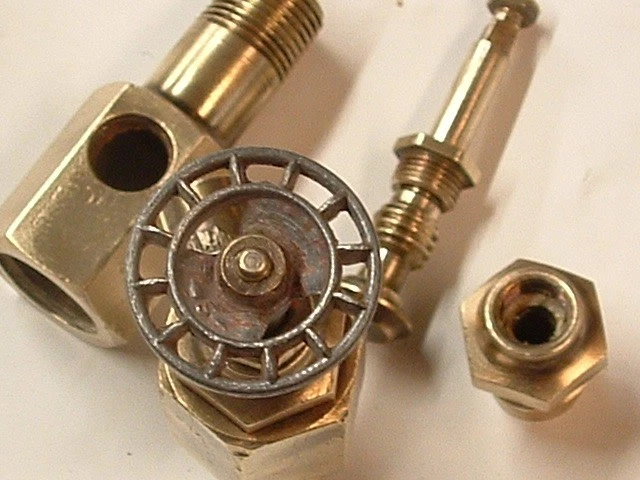 Grifo/válvula de control de calefacción de latón Triumph TR2 Triumph TR3 bueno Foto 3 de 3