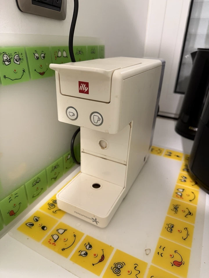 Illy Y3.3 Iperespresso, foto 1 di 3