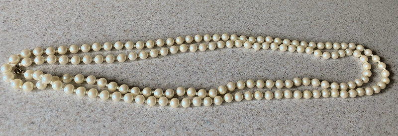 VINTAGE 90" FAUX PEARL BEADED NECKLACE