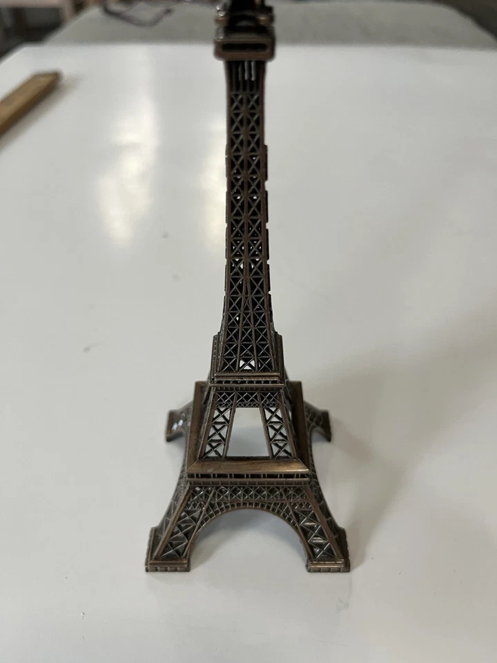 Mini estátua decorativa de bronze intrincada Torre Eiffel 6""X 2,5"" - Imagem 4 de 4
