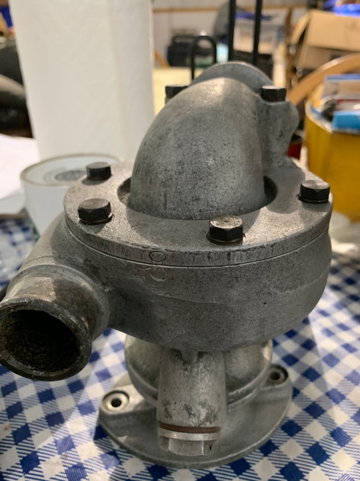 Maserati a6g water pump in very good condition, turns easily by hand.