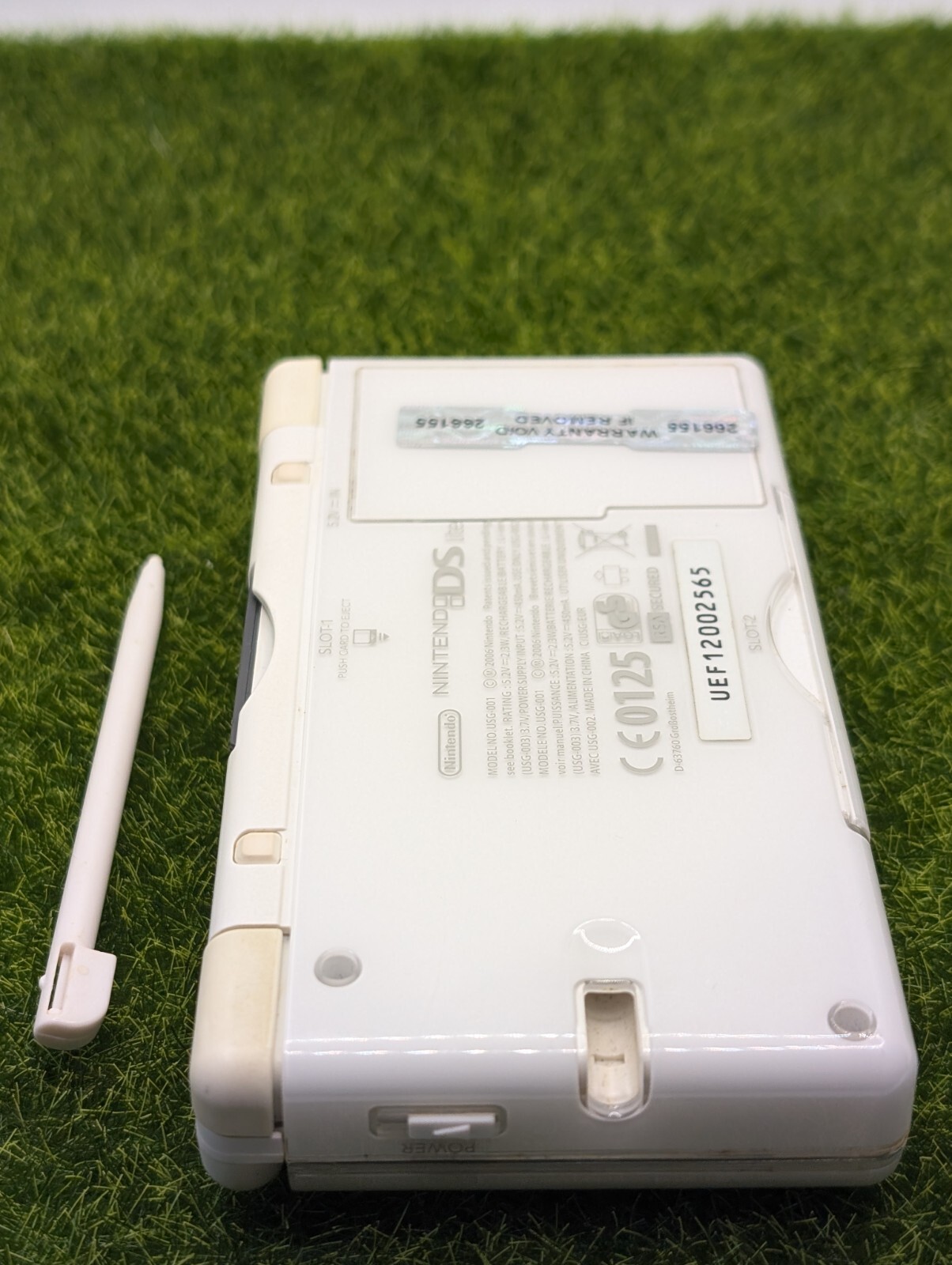 NINTENDO DS Lite Polar White Handheld Game Console Bundle Game