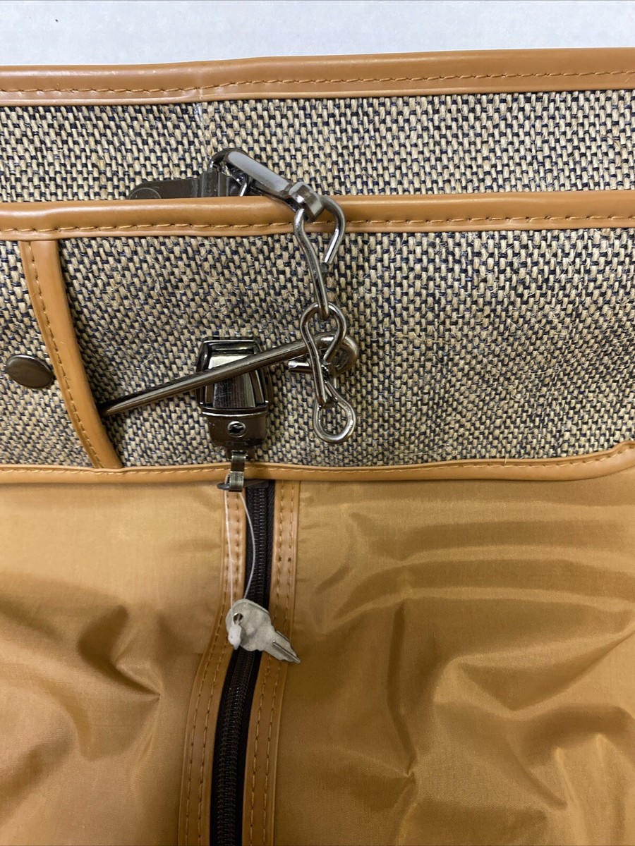 Sac De Voyage En Tweed Marron Pierre Cardin - Taille 46 Pouces, Compartiment Vêtements, Housse Extensible Neuve