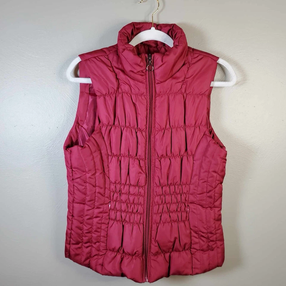 Outer Edge Womens Vest Puffer Red MWT Medium MSRP $30 M - Image 3 of 4