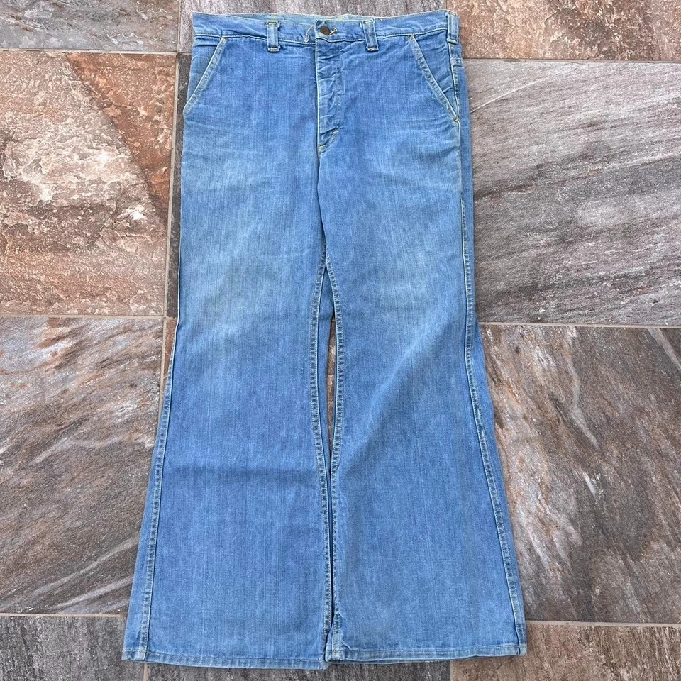 Pantalones de mezclilla para mujer Lee de colección años 70 con fondo acampanado de pierna súper ancha Foto 2 de 4