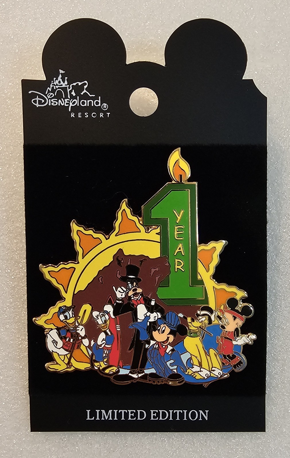 Disney Pin Trading - DCA - 1 Anniversary 2002 - LE 3500 Goofy Mickey Minnie