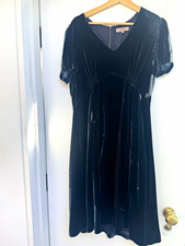 Kew Black Velvet Fit & Flare V-Neck Short Sleeve Knee Length Dress Size 14