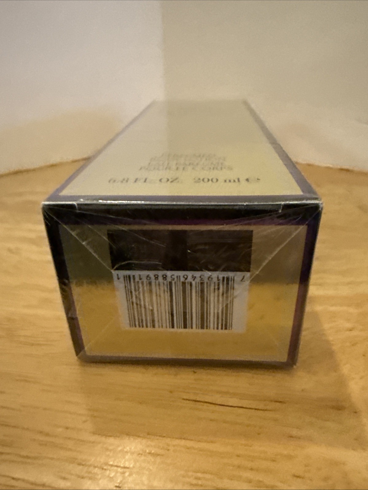 White Diamonds by Elizabeth Taylor, 6.8oz Perfumed Body Lotion women Brand New