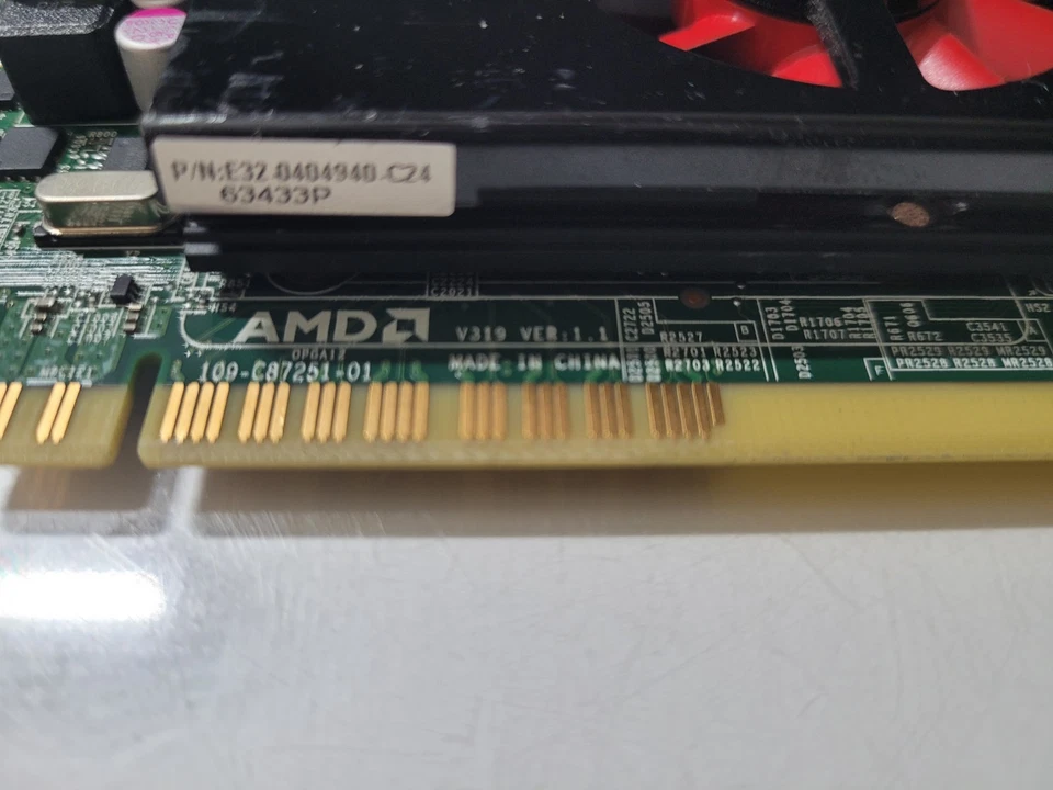 AMD Radeon R7 350X 4GB GDDR5 PCIe Graphics Video Card Low Profile - Image 2 of 4