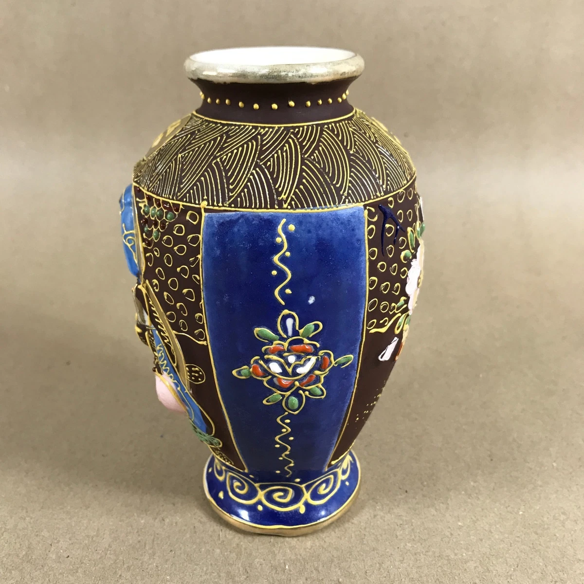 Vintage Japanese Hand Painted Moriage 3D Porcelain Vase