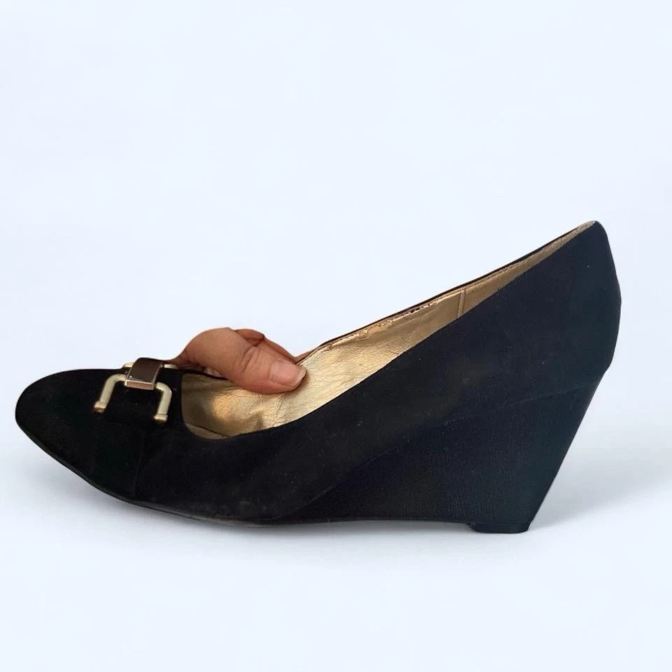 Bandolino Negro Gamuza Tacón Cuñas con Detalle de Hebilla Inseguro de Talla Diseñador Foto 4 de 4