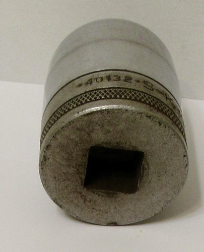 S-K 40132 Socket 1" X 1/2" Drive 12 PT With Knurled Bottom - Picture 4 of 4
