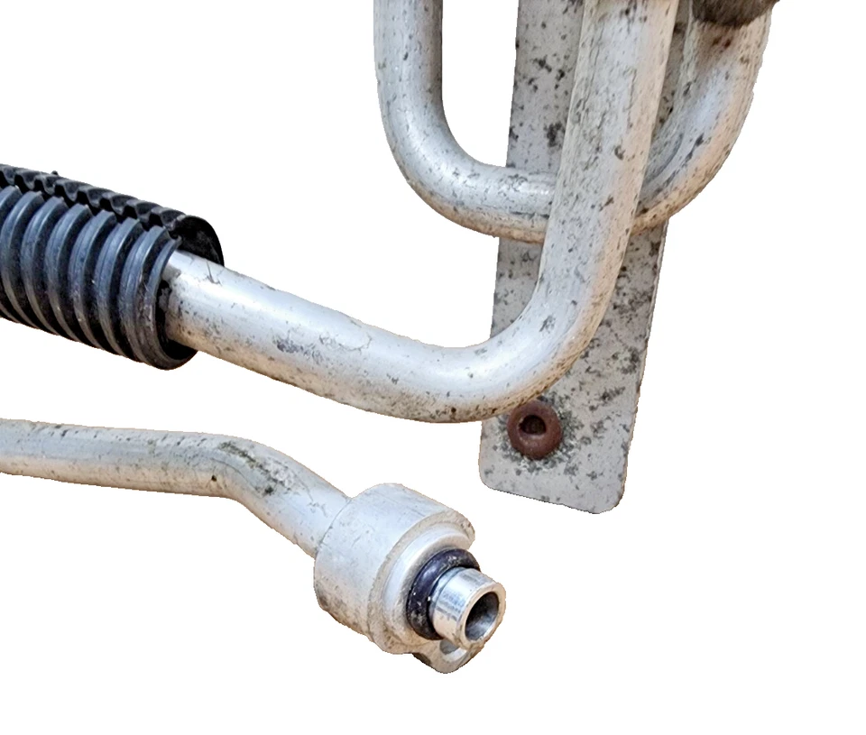 2003–2006 Ford Expedition A/C Accumulator Receiver Dryer with Hose OEM - Image 4 of 4