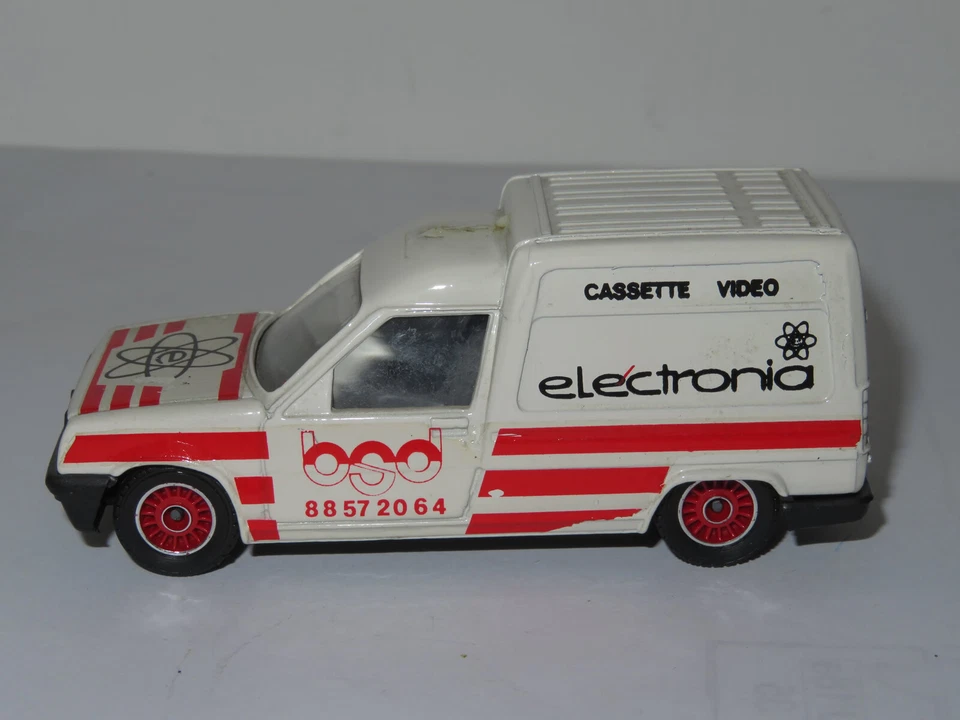 RENAULT Express - "Electronia" - SOLIDO - Immagine 4 di 4