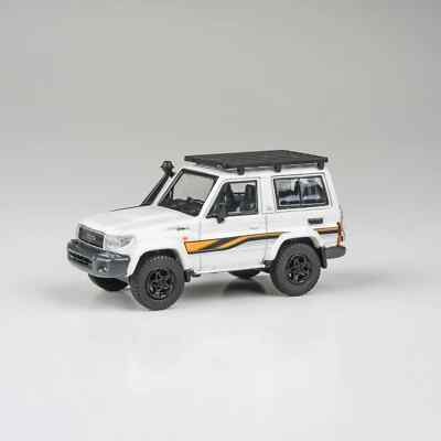 PARA64 - 2023 Toyota Land Cruiser 71 White 70th Anniversary - 1:64