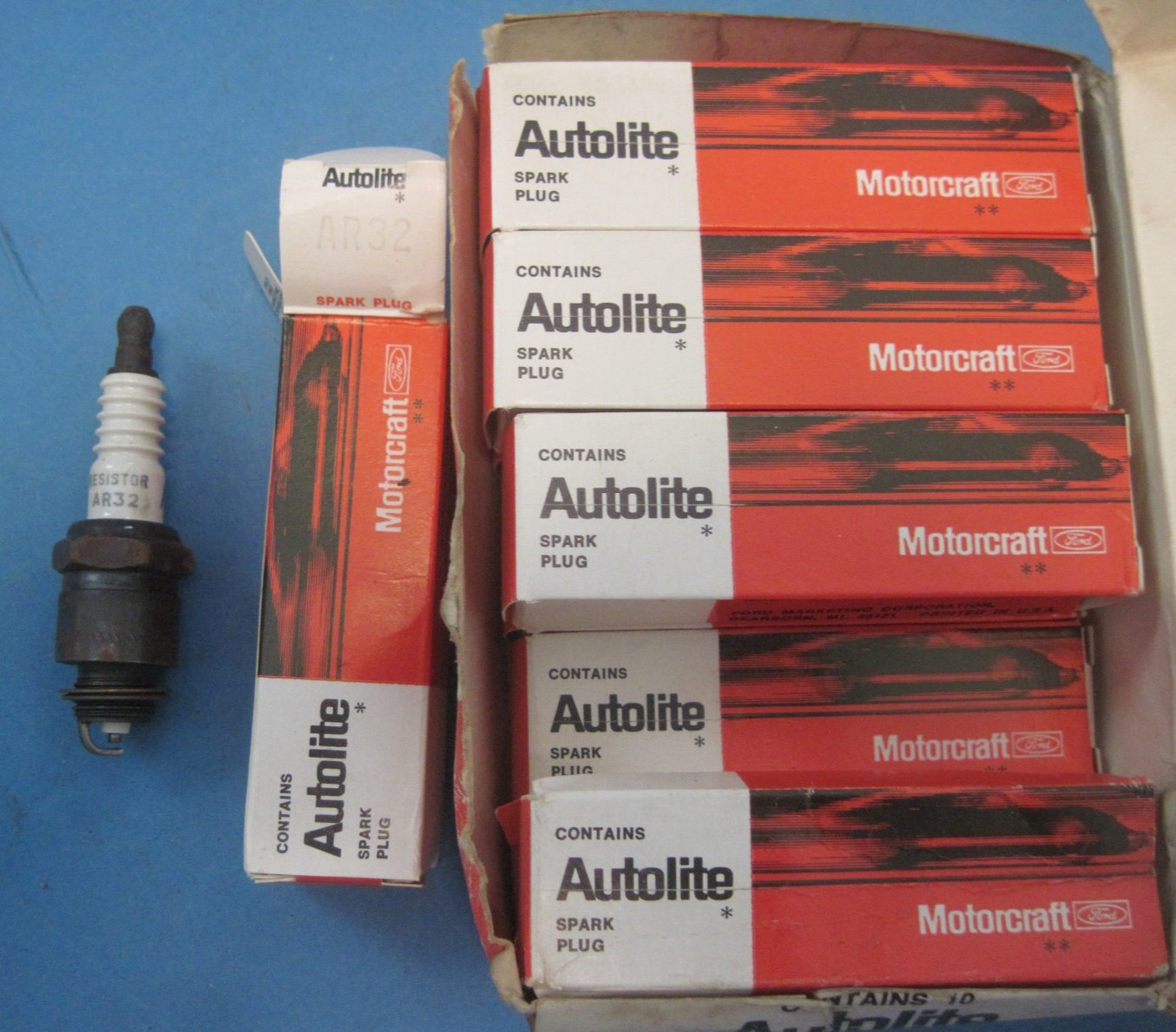 Box of 10 new old stock Motorcraft spark plugs AR32 High Performance Mustang 427