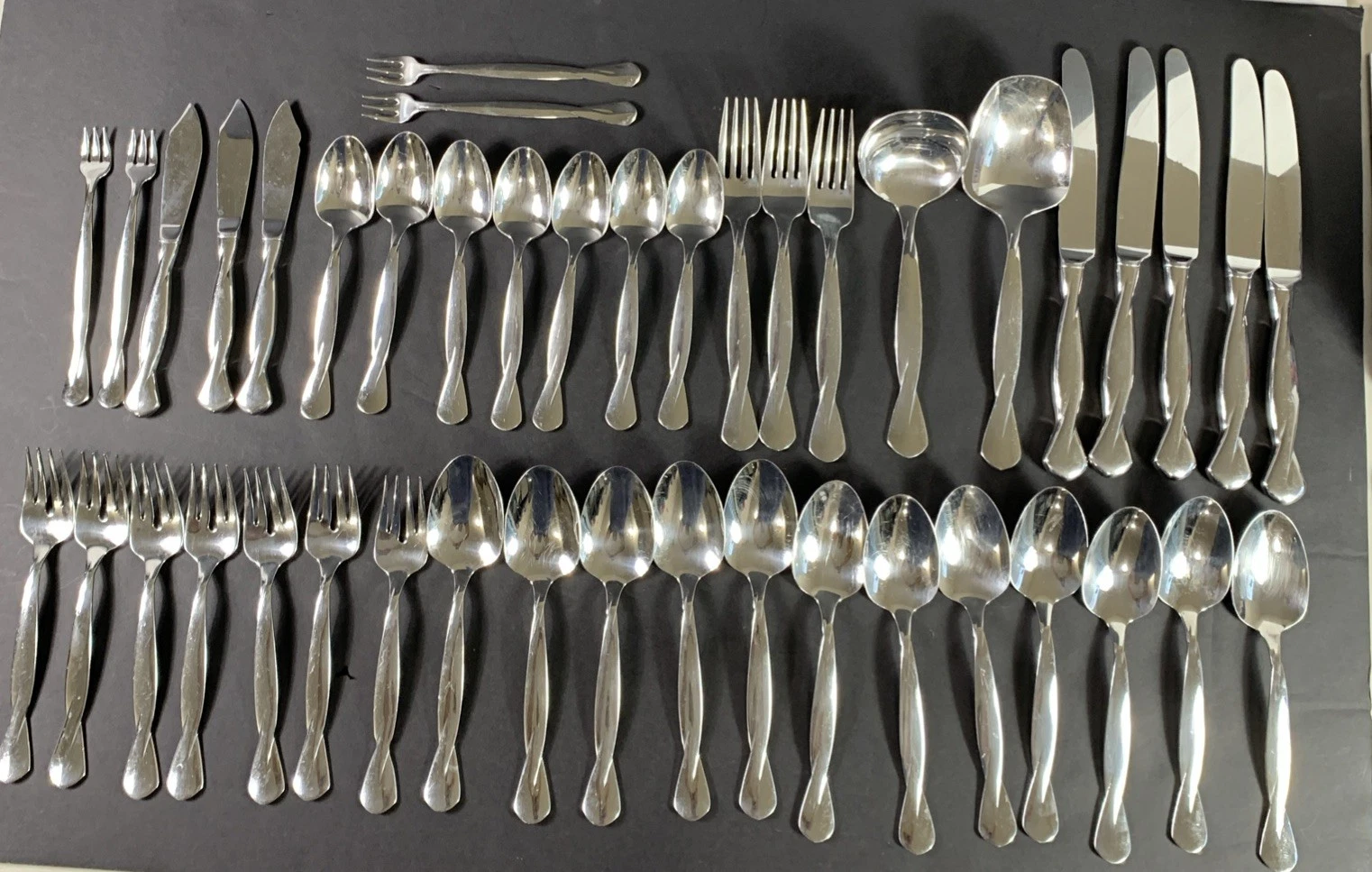 43 Piece ONEIDA USA TORSADE Stainless Flatware Glossy Silverware
Opens in a new window or tab