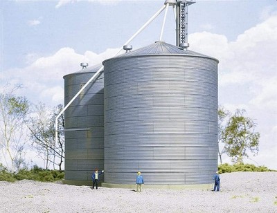 Walthers Cornerstone HO Scale Big Grain Storage Bin Structure Kit 