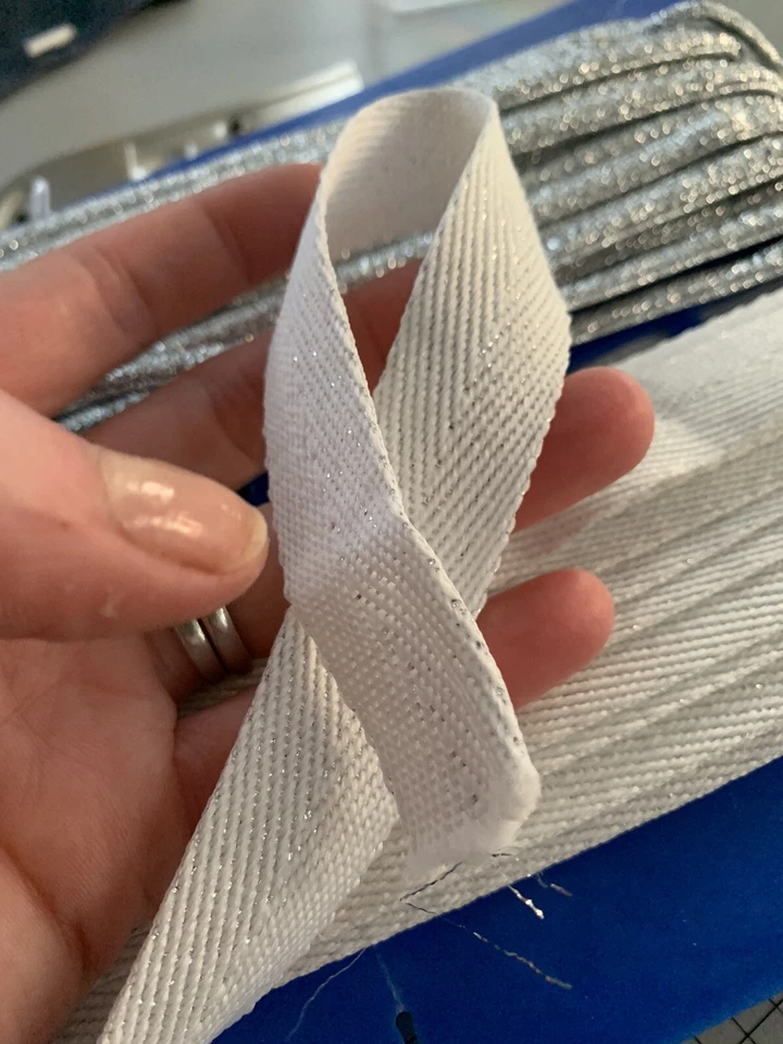 Cinta de sarga de espiga de polialgodón correa de costura recorte 25 mm blanco y plateado 2 m Foto 3 de 4