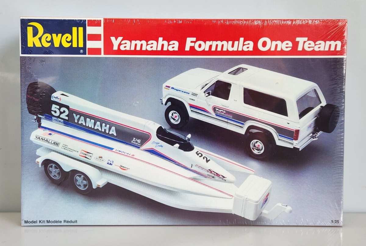 Revell Yamaha Formula One 1/25 Racing Boat w/ Bronco Model Kit