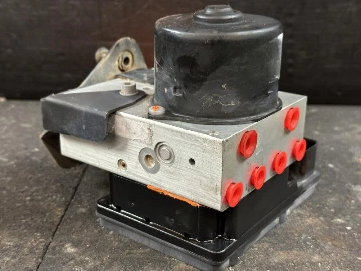 2005-2006 Chrysler Crossfire Anti Lock Brake Pump Module Modulator Assembly Oem Foto 2 de 4