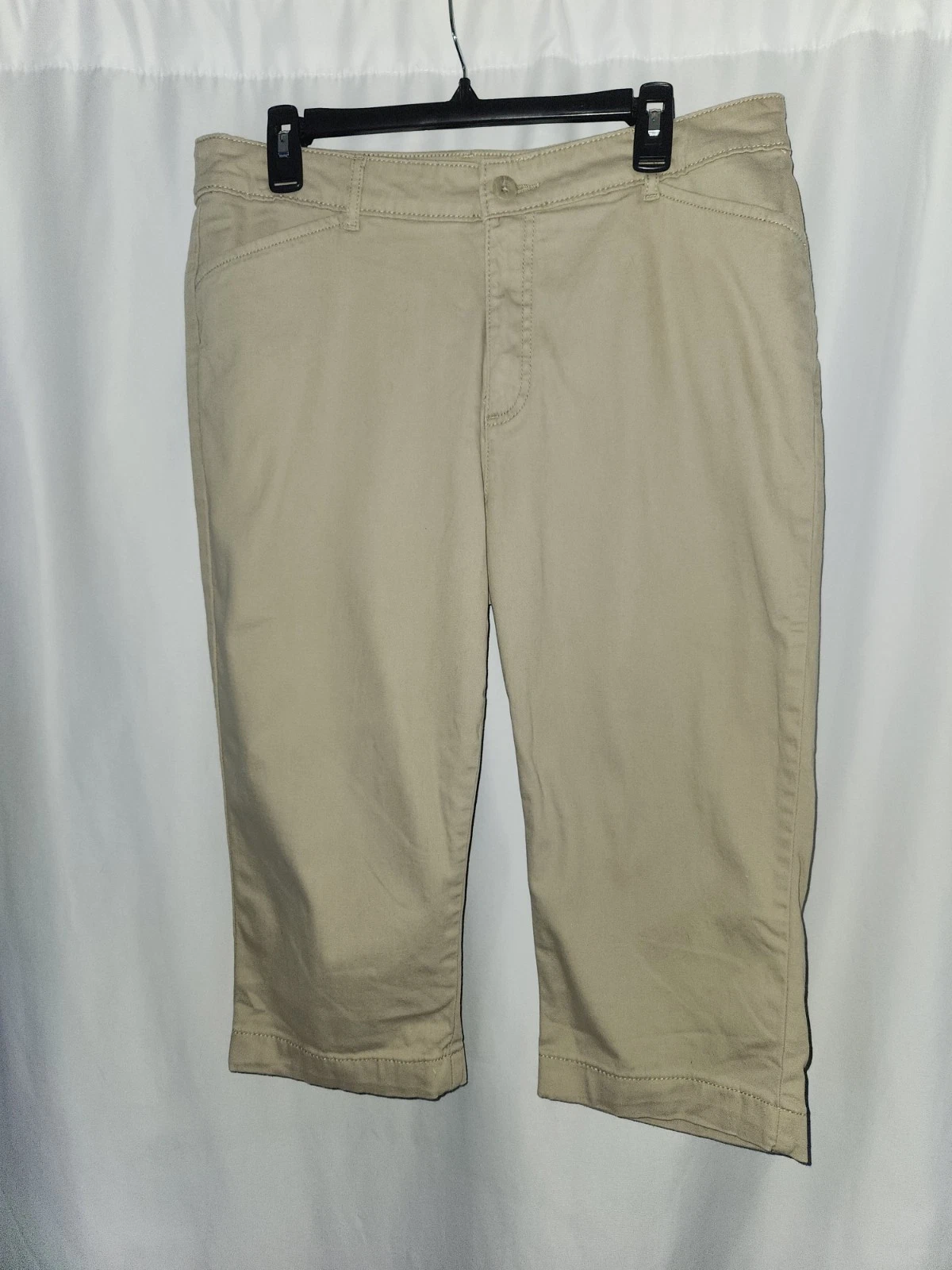 St. John's Bay Khaki Cropped Pants #casual #coastal #vacation #breezy #summer