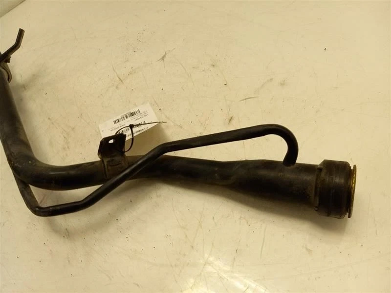 Toyota 4runner SR5 1997 3,4 L 4x4 MT, cuello de llenado de combustible Foto 3 de 4