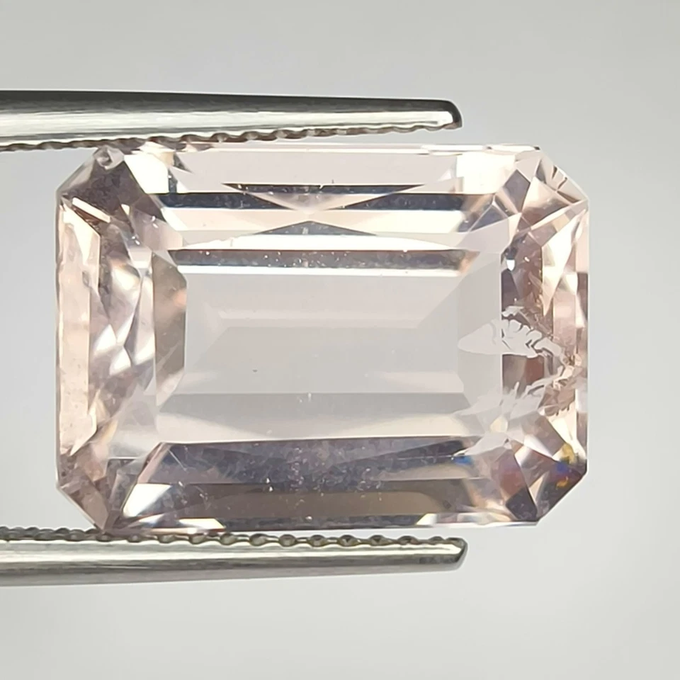 13.06Cts TOP LUSTER NATURAL VERY RARE PEACH PINK FLUORITE OCTAGON SHAPE - Image 3 of 4