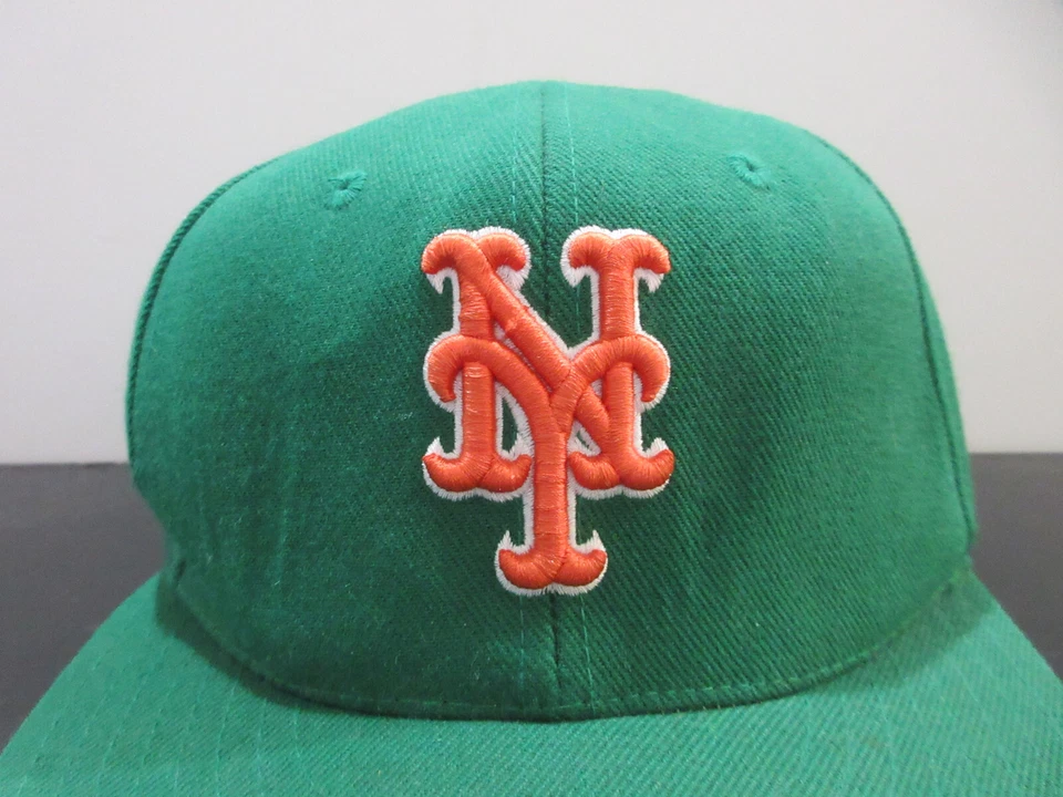 Gorra ajustada de béisbol de los Mets de Nueva York para hombre 7 3/8 Día de San Patricio Cooperstown Foto 2 de 4