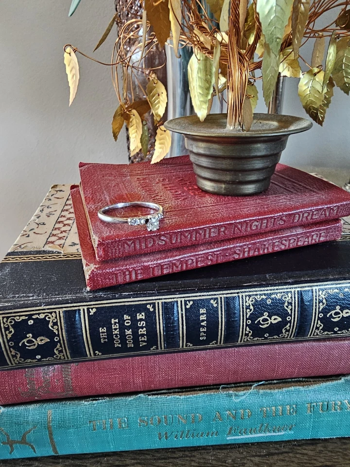 Anillo de compromiso de diamantes naturales con banda de oro blanco, talla 10 Foto 3 de 4