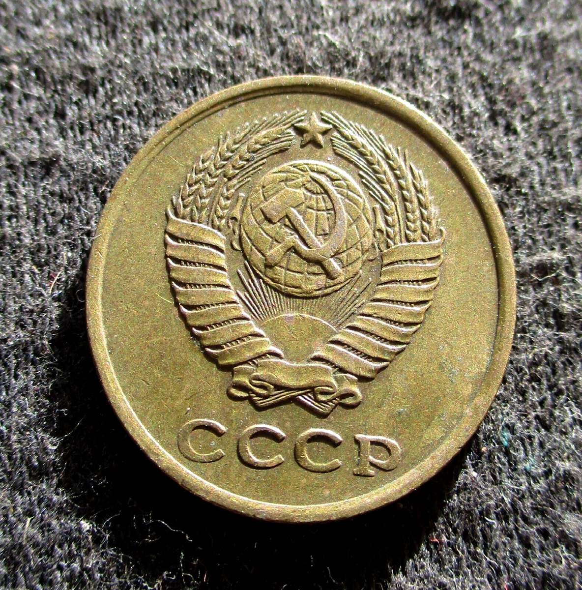 OLD COIN OF RUSSIA SOVIET UNION 2 KOPECKS 1961 CCCP SICKLE