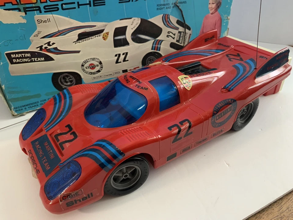 Sistema multicanal Asahi marca Schuco vintage radiocontrol Porsche 917/K rojo con caja Foto 4 de 4