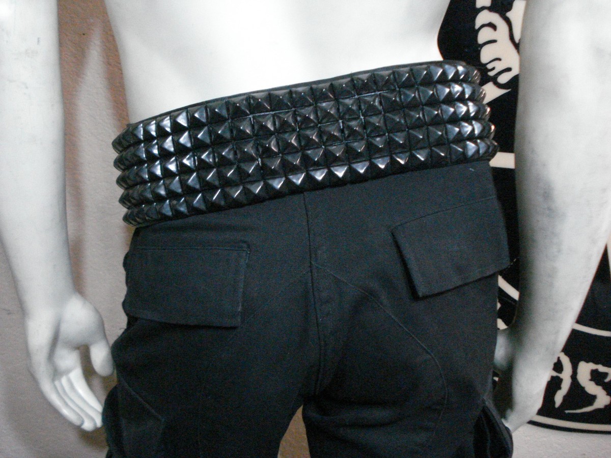 LEATHER OLD SCHOOL PYRAMID STUDDED BLACK BELT..(MDLSB0338